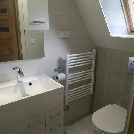 شقة Dom W Krokusach Goscinne Nowe Bystre